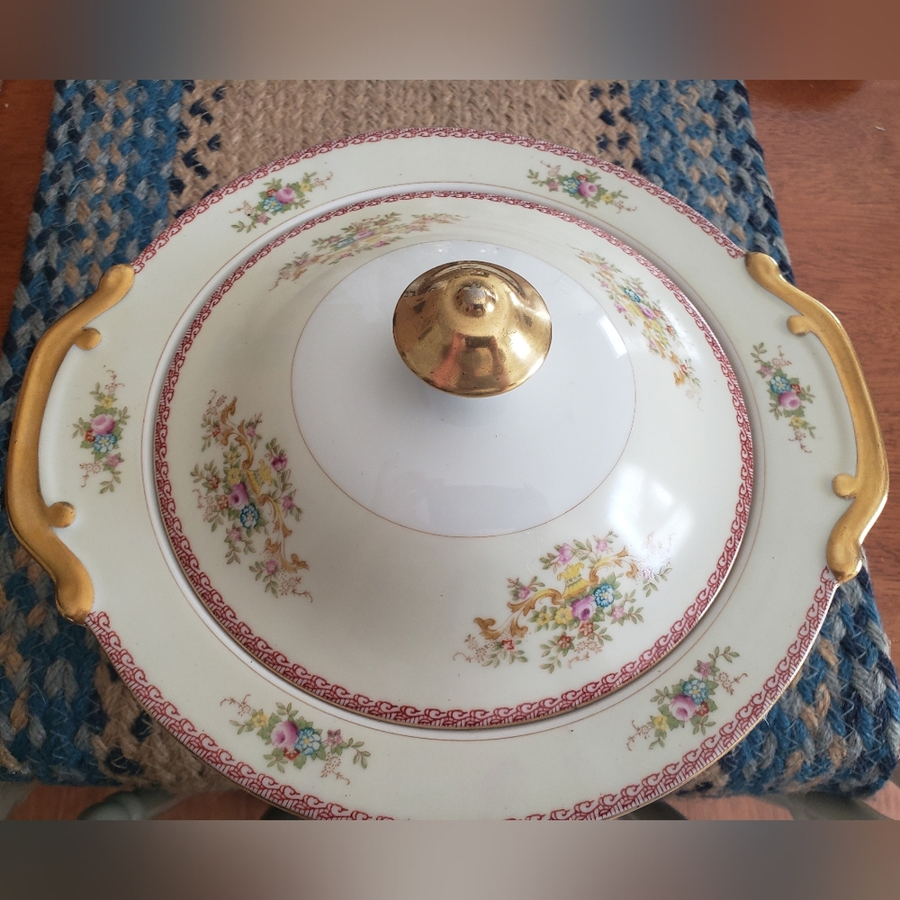 Japan Hand Painted Elegant Floral Covered Serving Dish with Gold Accents Meito